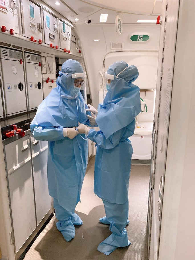 4 chuyến bay từ châu Âu hạ cánh tại sân bay Vân Đồn, Tân Sơn Nhất sáng nay 16-3 - Ảnh 6. 4 chuyến bay từ châu Âu hạ cánh tại sân bay Vân Đồn, Tân Sơn Nhất sáng nay 16-3 - Ảnh 6.