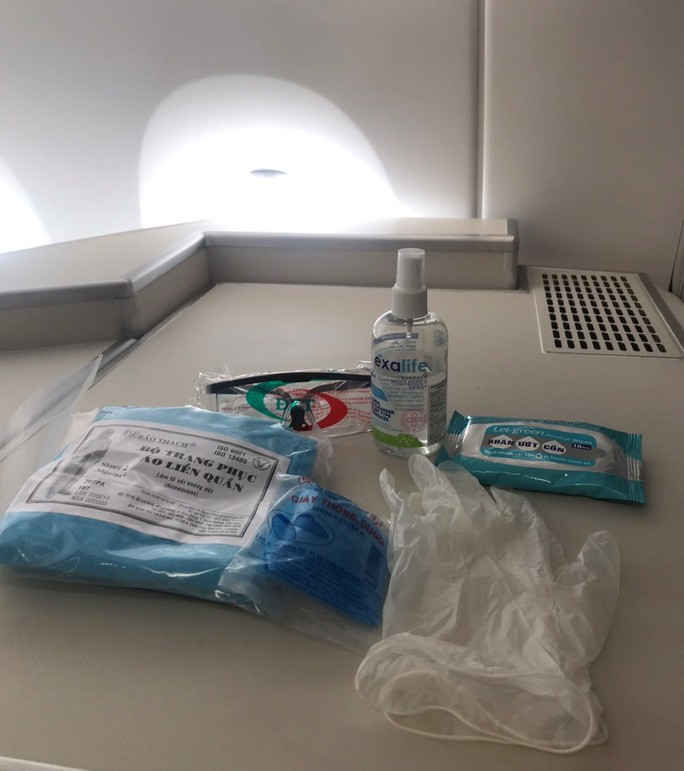 4 chuyến bay từ châu Âu hạ cánh tại sân bay Vân Đồn, Tân Sơn Nhất sáng nay 16-3 - Ảnh 9. 4 chuyến bay từ châu Âu hạ cánh tại sân bay Vân Đồn, Tân Sơn Nhất sáng nay 16-3 - Ảnh 9.