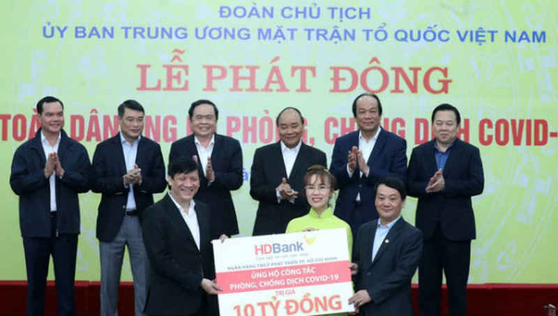 Nh&acirc;n l&ecirc;n truyền thống, đạo l&yacute; Việt