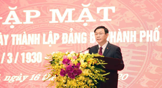 Ủy viên Bộ Chính trị, Bí thư Thành ủy Hà Nội Vương Đình Huệ phát biểu tại buổi gặp mặt.