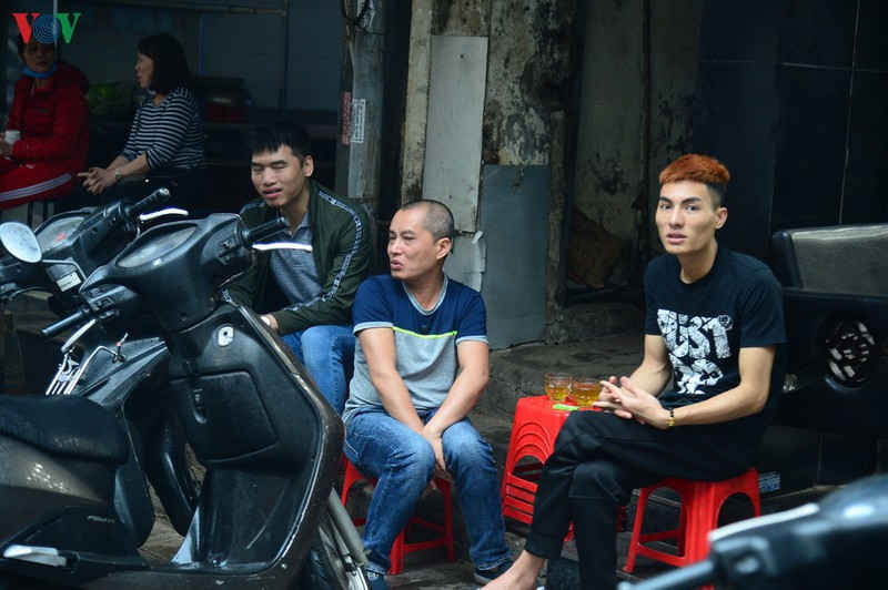 ngày đầu quy định đeo khẩu trang nơi công cộng, người đeo người không hình 4 ngay dau quy dinh deo khau trang noi cong cong, nguoi deo nguoi khong hinh 4