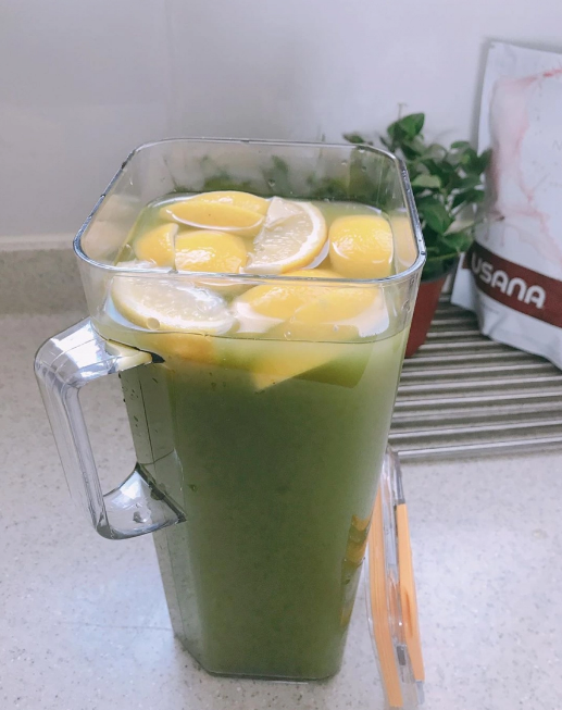 D&ugrave; l&agrave; Lisa hay idol Kpop n&agrave;o muốn giảm c&acirc;n giữ d&aacute;ng cũng phải d&ugrave;ng loại nước 'thần th&aacute;nh' từ tự nhi&ecirc;n - Ảnh 2