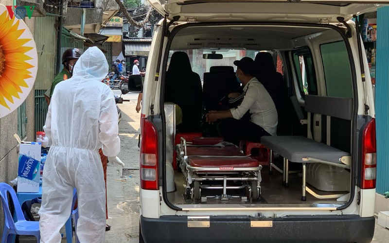 tim kiem khan hanh khach di chuyen bay ek392 tu dubai ve tphcm  hinh 1