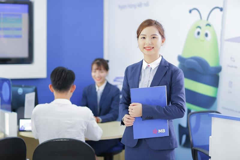 MB là ngân hàng đầu tiên tặng bảo hiểm corona cho chủ thẻ tín dụng mới - 1