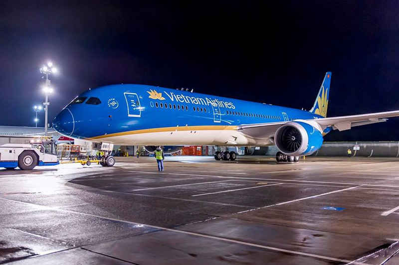 vietnam airlines tam dung 2 duong bay di phap va malaysia hinh 1