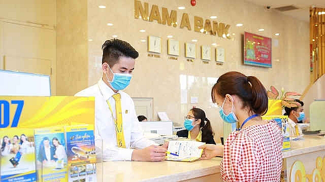 Giảm hàng loạt lãi suất chủ chốt: Ngân hàng “chia lửa” với doanh nghiệp
