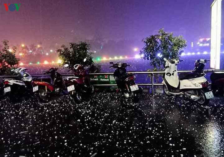 lai chau: mua da tren dien rong, gay thiet hai nha cua va hoa mau hinh 1