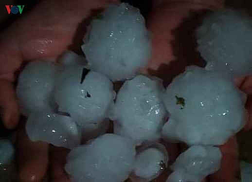 Lai Châu: Mưa đá trên diện rộng, gây thiệt hại nhà cửa và hoa màu