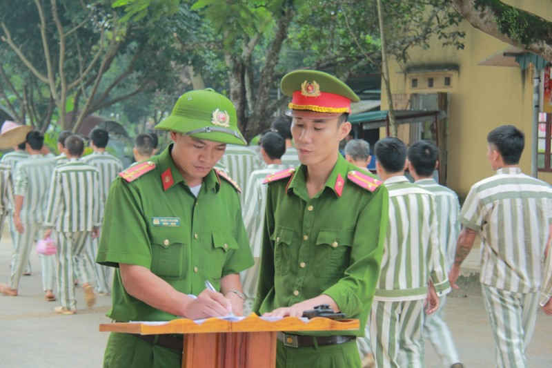 Cấm tự ý đưa thuốc, thực phẩm chức năng vào trại giam cam tu y dua thuoc thuc pham chuc nang vao trai giam