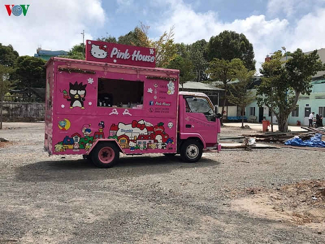 Tràn lan ô tô bán hàng rong lấn chiếm lòng đường ở Vũng Tàu