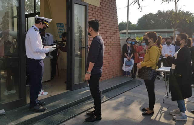 Cách ly toàn bộ người nhập cảnh qua 2 cửa khẩu quốc tế - 1 Cách ly toàn bộ người nhập cảnh qua 2 cửa khẩu quốc tế - 1