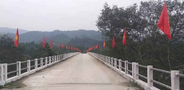 “Mãn nhãn” trước những tuyến đường thanh niên rợp cờ đỏ sao vàng - 4 “Mãn nhãn” trước những tuyến đường thanh niên rợp cờ đỏ sao vàng - 4