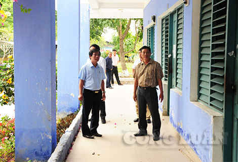 Ph&oacute; chủ tịch UBND tỉnh khảo s&aacute;t địa điểm c&aacute;ch ly.