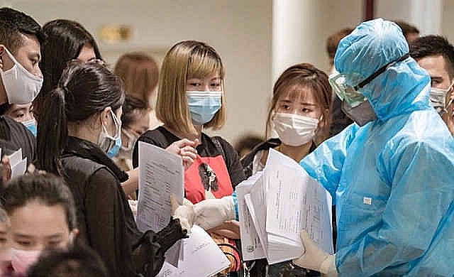 Hàng trăm y, bác sĩ về hưu và sinh viên tình nguyện tham gia chống dịch covid-19