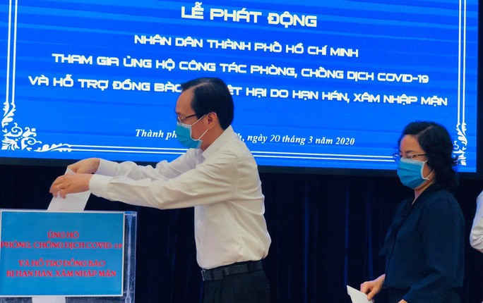 Chung tay chống dịch Covid-19: Người dân TP HCM ủng hộ gần 61 tỉ đồng - Ảnh 2. Chung tay chống dịch Covid-19: Người dân TP HCM ủng hộ gần 61 tỉ đồng - Ảnh 2.