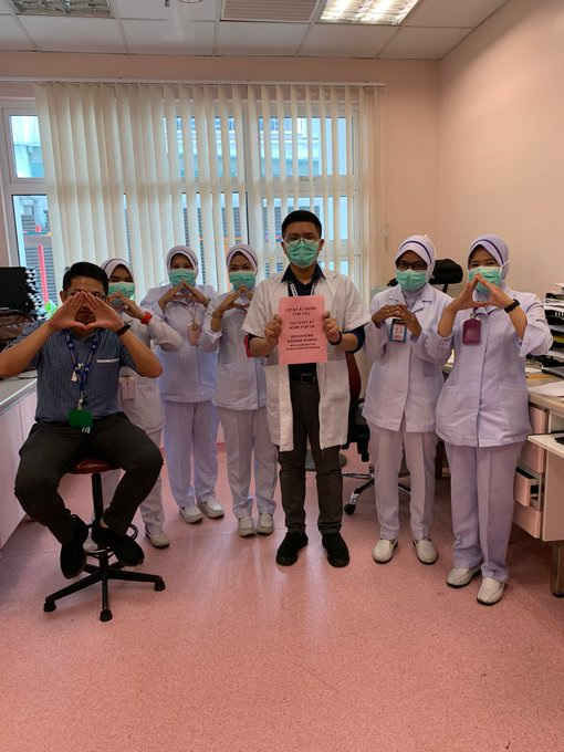 Ngừa Covid-19, y bác sĩ lan tỏa thông điệp “Xin bạn ở nhà vì chúng tôi” - 7 Ngừa Covid-19, y bác sĩ lan tỏa thông điệp “Xin bạn ở nhà vì chúng tôi” - 7