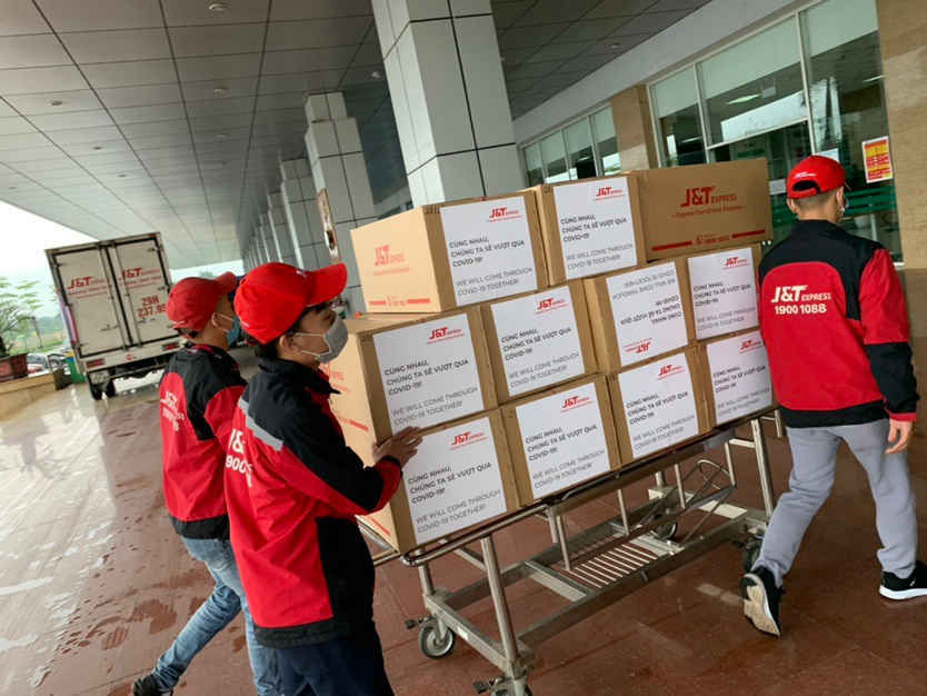 Tặng hàng ngàn khẩu trang cho các bệnh viện, JT Express chung tay đẩy lùi dịch bệnh Covid-19 - 3 Tặng hàng ngàn khẩu trang cho các bệnh viện, JT Express chung tay đẩy lùi dịch bệnh Covid-19 - 3