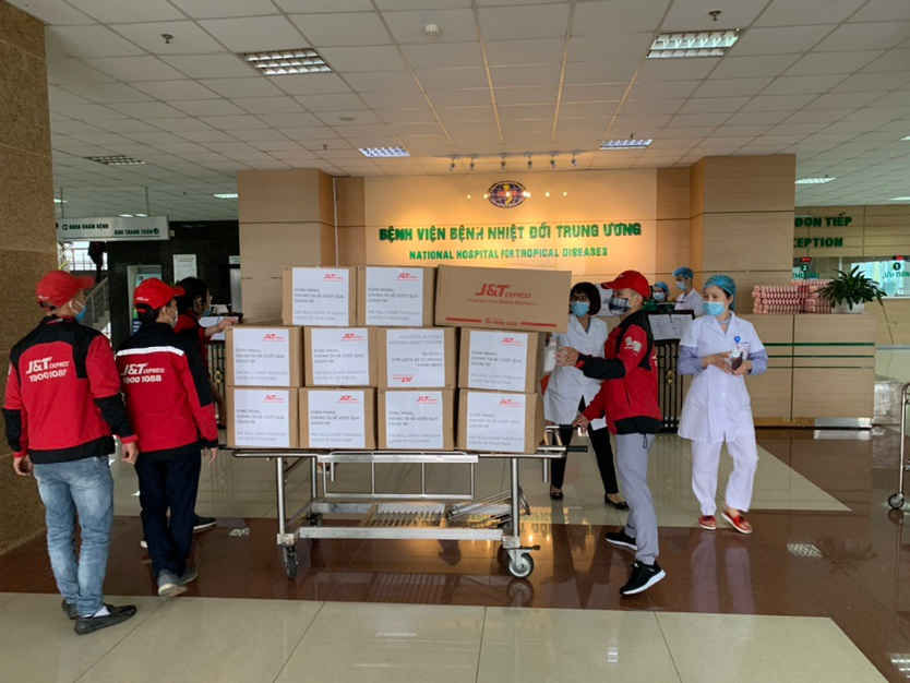 Tặng hàng ngàn khẩu trang cho các bệnh viện, JT Express chung tay đẩy lùi dịch bệnh Covid-19 - 4 Tặng hàng ngàn khẩu trang cho các bệnh viện, JT Express chung tay đẩy lùi dịch bệnh Covid-19 - 4
