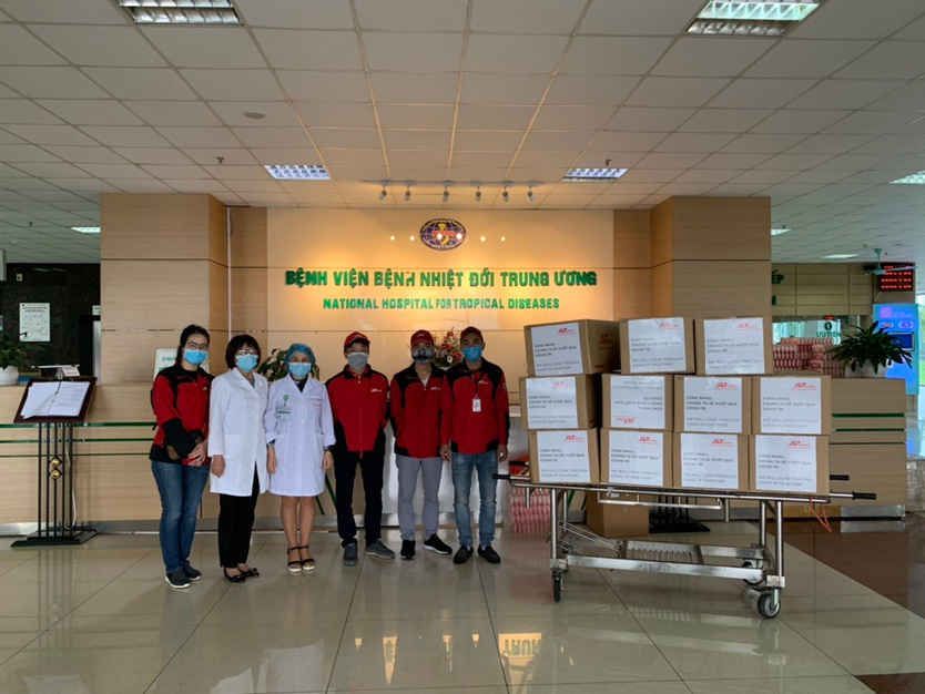 Tặng hàng ngàn khẩu trang cho các bệnh viện, JT Express chung tay đẩy lùi dịch bệnh Covid-19 - 5 Tặng hàng ngàn khẩu trang cho các bệnh viện, JT Express chung tay đẩy lùi dịch bệnh Covid-19 - 5