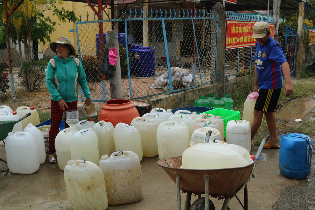 Ruộng đồng chết khô, miền Tây quay quắt trong cơn hạn, mặn - 10 Ruộng đồng chết khô, miền Tây quay quắt trong cơn hạn, mặn - 10
