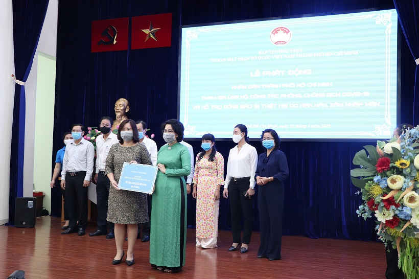 Tập đoàn bất động sản Vạn Phúc đóng góp 3 tỷ chung tay chống dịch Covid -19.