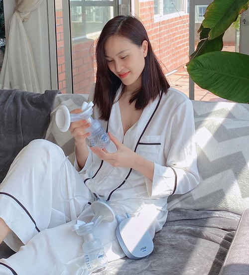 Mỹ nhân Việt khoe đồ mặc nhà: Người sexy, kẻ xuề xòa - Ảnh 1