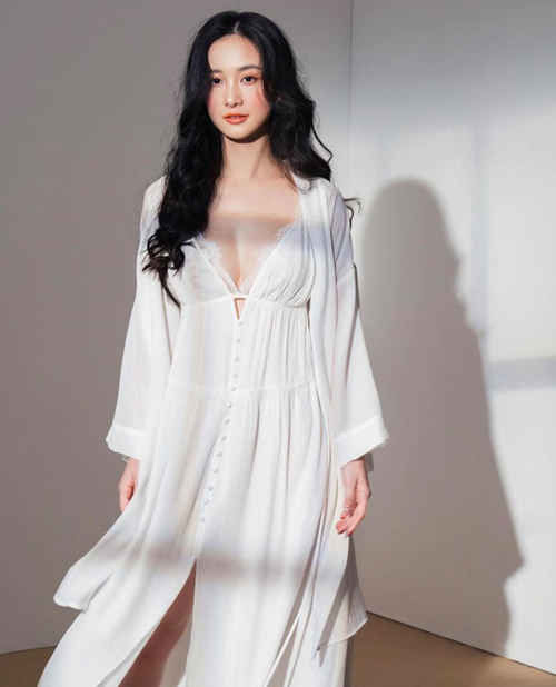 Mỹ nhân Việt khoe đồ mặc nhà: Người sexy, kẻ xuề xòa - Ảnh 7