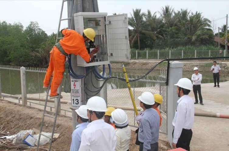 Ưu tiên cấp điện cho bà con miền Tây ứng phó hạn mặn Ưu tiên cấp điện cho bà con miền Tây ứng phó hạn mặn