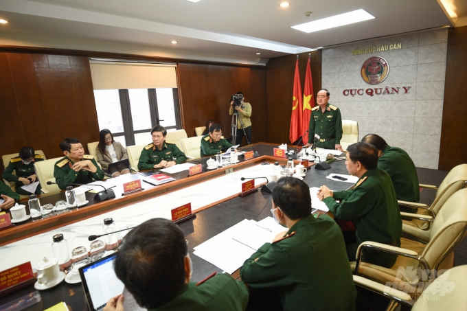 Thượng tướng Trần Đơn nhấn mạnh, phải th&ocirc;ng b&aacute;o cho người được c&aacute;ch ly đ&acirc;y l&agrave; c&aacute;ch ly bắt buộc, phải tu&acirc;n thủ theo quy định của qu&acirc;n đội. Ảnh: T&ugrave;ng Đinh.