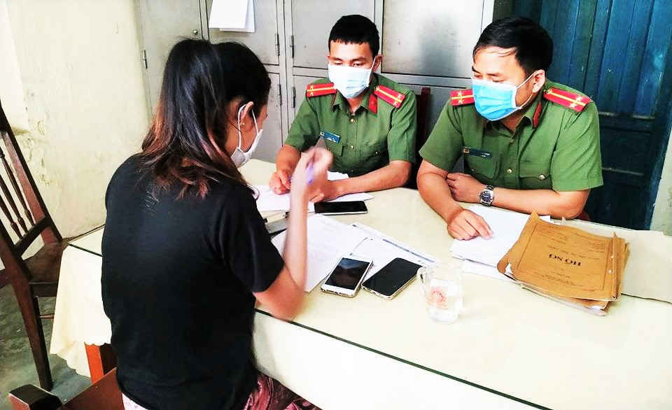 Triệu tập c&ocirc; g&aacute;i quảng c&aacute;o &lsquo;thuốc kh&aacute;ng sinh virus corona&rsquo; - 1