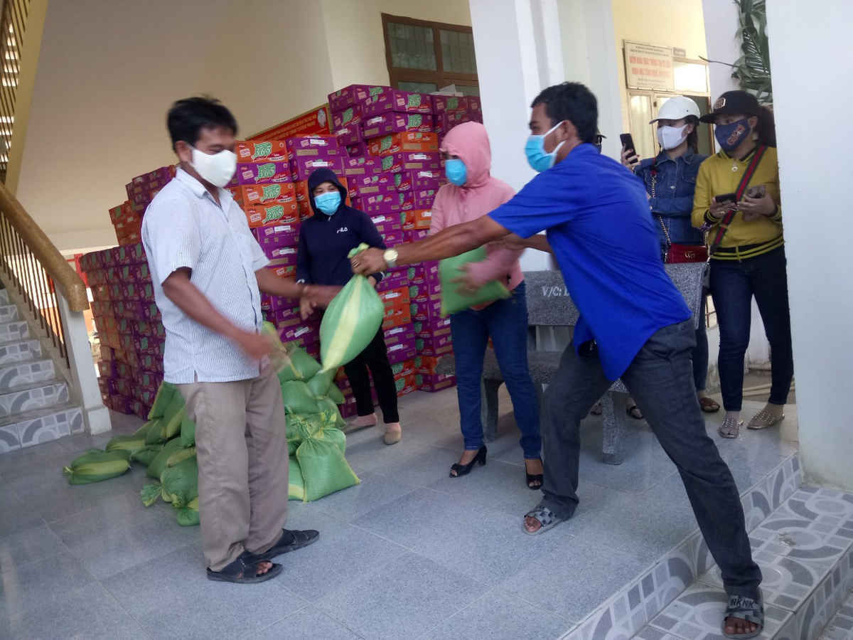 Ấm áp tình người ở khu cách ly Văn Lâm 3 - 7 Ấm áp tình người ở khu cách ly Văn Lâm 3 - 7