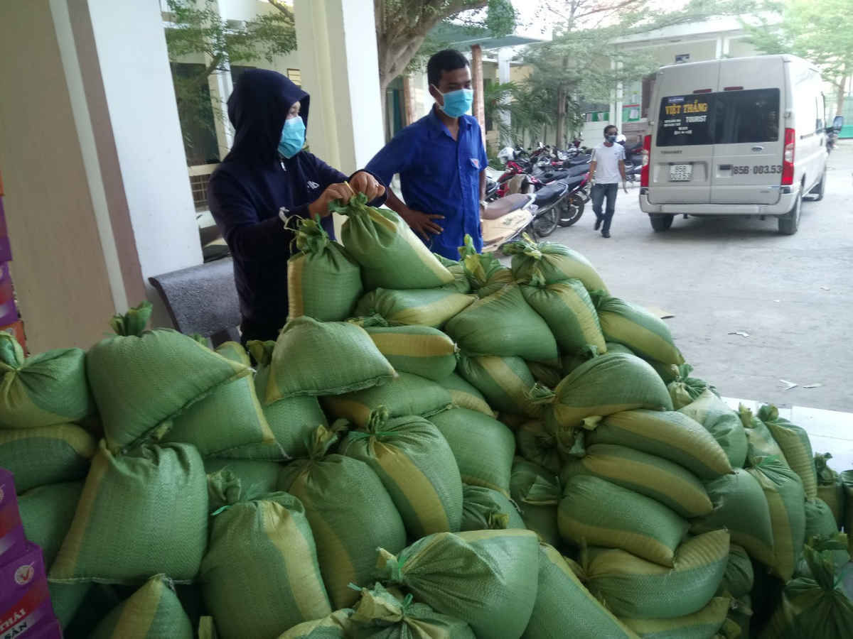 Ấm áp tình người ở khu cách ly Văn Lâm 3 - 8 Ấm áp tình người ở khu cách ly Văn Lâm 3 - 8