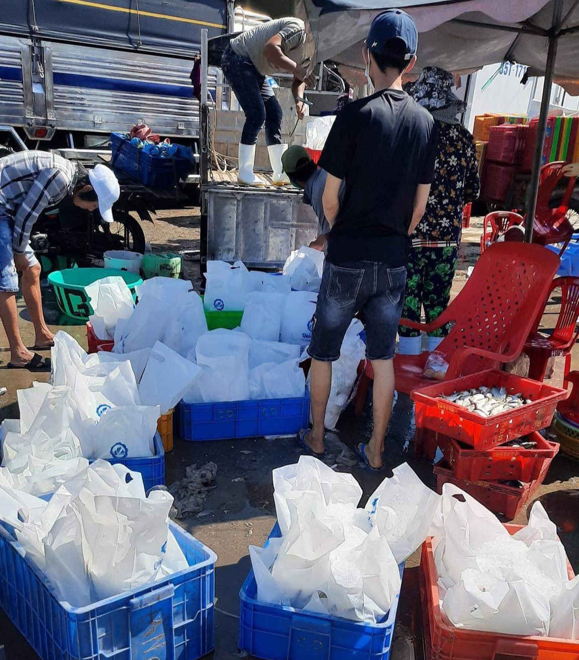 Ấm áp tình người ở khu cách ly Văn Lâm 3 - 11 Ấm áp tình người ở khu cách ly Văn Lâm 3 - 11