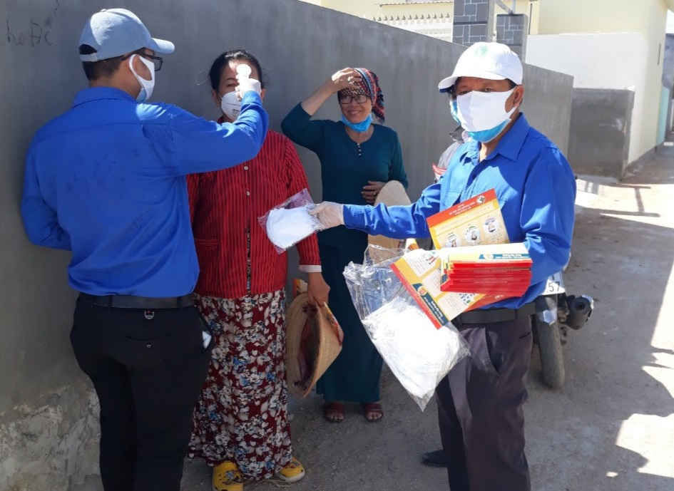 Ấm áp tình người ở khu cách ly Văn Lâm 3 - 13 Ấm áp tình người ở khu cách ly Văn Lâm 3 - 13