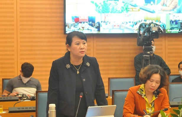 Ph&oacute; Gi&aacute;m đốc Sở TT&amp;TT Nguyễn Thị Mai Hương ph&aacute;t biểu tại phi&ecirc;n họp Ban chỉ đạo ph&ograve;ng, chống dịch COVID-19 TP. H&agrave; Nội. Ảnh: PV