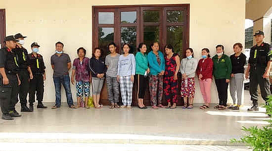 Phá đường dây đánh bạc hơn nửa tỷ đồng/ngày của các "quý bà"