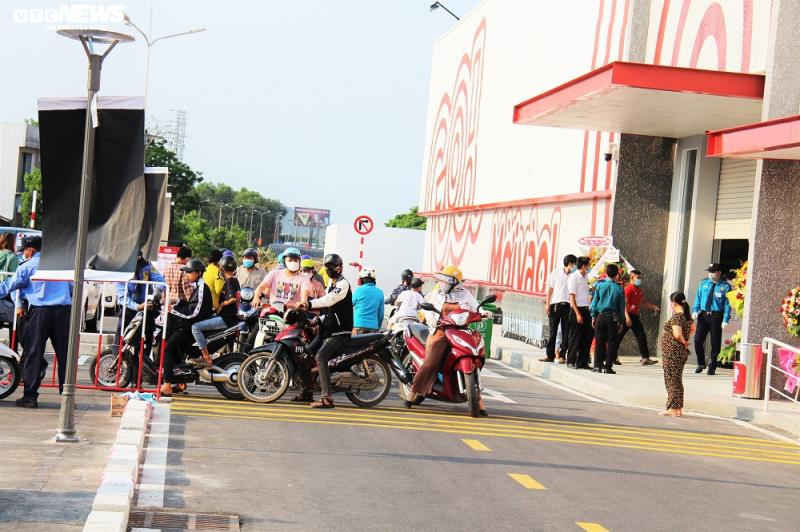 Siêu thị khai trương giữa mùa dịch: Lãnh đạo tỉnh Quảng Ngãi nói gì? - 1