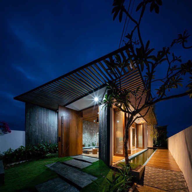 Ng&ocirc;i nh&agrave; c&oacute; cả một k&ecirc;nh nước b&ecirc;n trong chống n&oacute;ng - Ảnh 2.