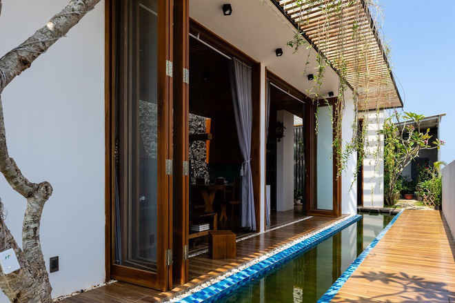 Ng&ocirc;i nh&agrave; c&oacute; cả một k&ecirc;nh nước b&ecirc;n trong chống n&oacute;ng - Ảnh 6.