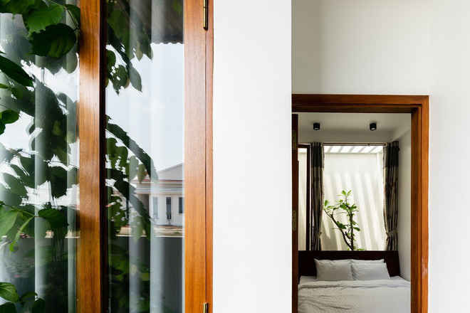 Ng&ocirc;i nh&agrave; c&oacute; cả một k&ecirc;nh nước b&ecirc;n trong chống n&oacute;ng - Ảnh 10.