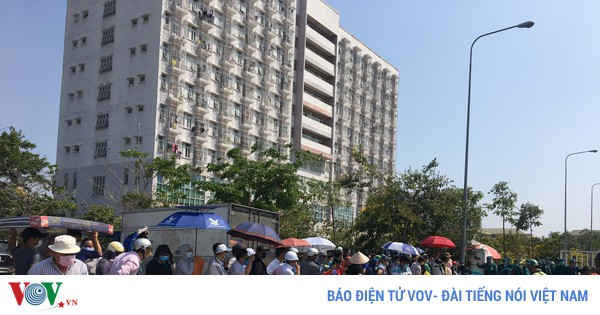 ảnh: ùn ùn tiếp tế cho người cách ly tại ktx đh quốc gia tphcm hình 10 anh: un un tiep te cho nguoi cach ly tai ktx dh quoc gia tphcm hinh 10