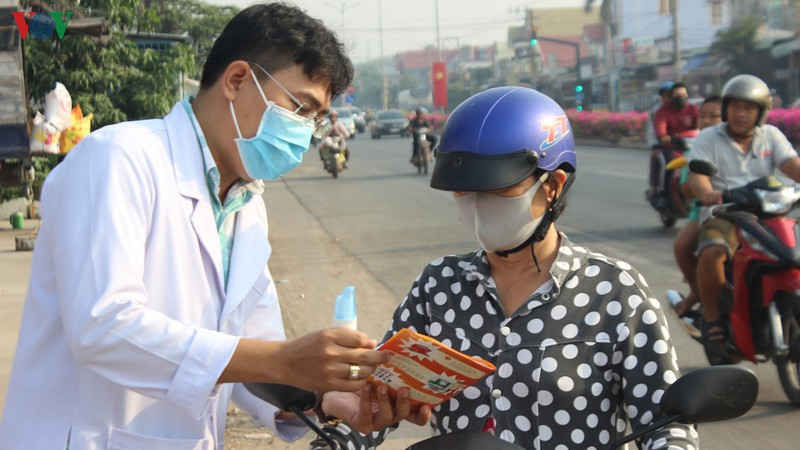 thanh niên bình dương may hàng nghìn khẩu trang tặng người dân hình 7 thanh nien binh duong may hang nghin khau trang tang nguoi dan hinh 7