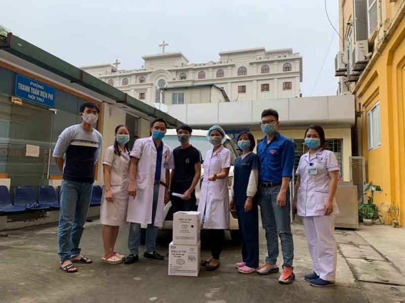 10.000 quả trứng g&agrave; gửi đến Bệnh viện Đa khoa Đống Đa nhằm tăng cường dinh dưỡng v&agrave;o c&aacute;c suất ăn cho bệnh nh&acirc;n