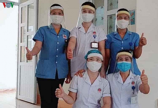 “Kính chắn giọt bắn” sáng chế của tuổi trẻ Nghệ An chống Covid-19