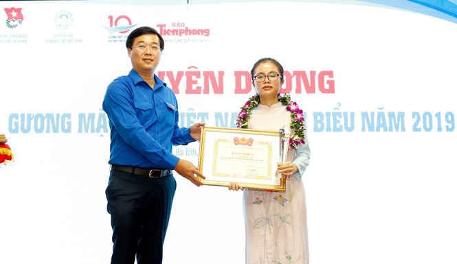 Anh L&ecirc; Quốc Phong, Ủy vi&ecirc;n dự khuyết Ban Chấp h&agrave;nh Trung ương Đảng, B&iacute; Thư Thứ nhất Trung ương Đo&agrave;n, Chủ tịch Hội đồng x&eacute;t tặng giải thưởng trao Bằng khen của Thủ tướng Ch&iacute;nh phủ tới Gương mặt trẻ Việt Nam ti&ecirc;u biểu