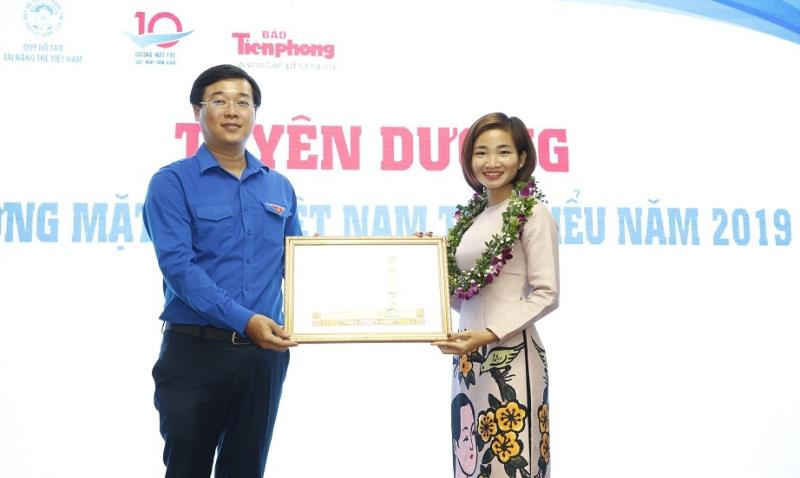 20 gương mặt trẻ Việt Nam 2019 tr&iacute;ch tiền thưởng ủng hộ chống Covid-19, hạn mặn - 3