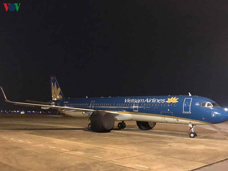 cả trăm máy bay xếp hàng nằm chờ, sân bay nội bài quạnh vắng hình 5 ca tram may bay xep hang nam cho, san bay noi bai quanh vang hinh 5