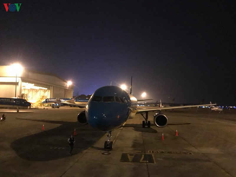 cả trăm máy bay xếp hàng nằm chờ, sân bay nội bài quạnh vắng hình 14 ca tram may bay xep hang nam cho, san bay noi bai quanh vang hinh 14