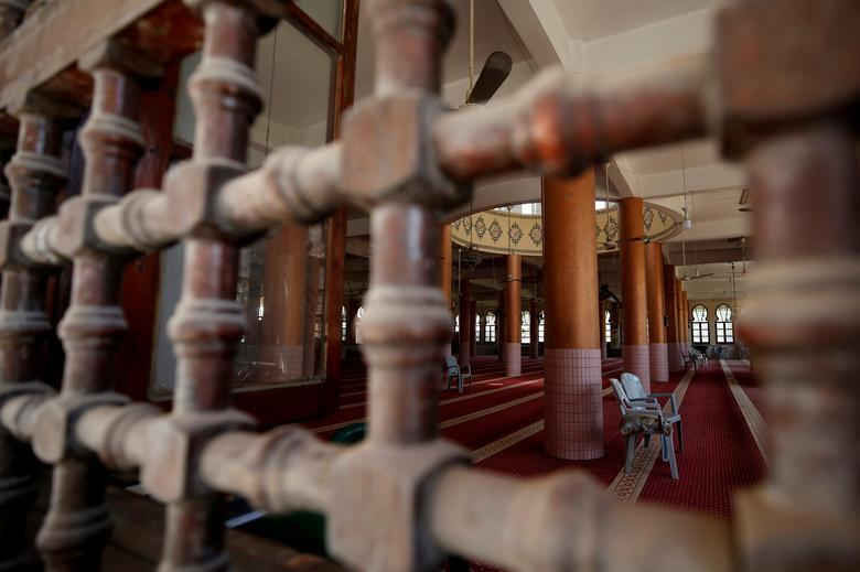 Đại dịch Covid-19: H&agrave;ng loạt quốc gia đ&oacute;ng cửa nh&agrave; thờ, ch&ugrave;a chiền - 2