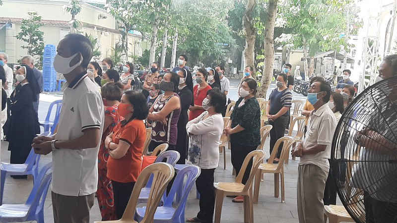 giao xu tai tp hcm dung to chuc thanh le, giao dan cau nguyen o nha hinh 1